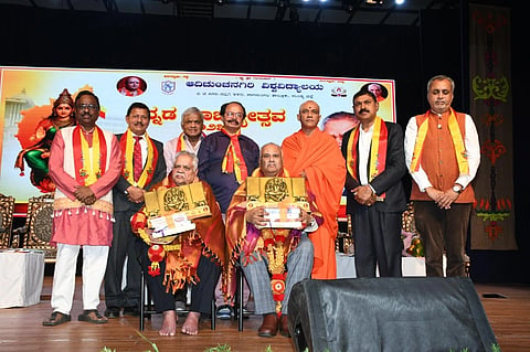 ನಾಗಮಂಗಲ ತಾಲೂಕಿನ ಆದಿಚುಂಚನಗಿರಿ ವಿಶ್ವವಿದ್ಯಾಲಯದಲ್ಲಿ ಬುಧವಾರ ಏರ್ಪಡಿಸಿದ್ದ ಕನ್ನಡ ರಾಜ್ಯೋತ್ಸವ ಸಮಾರಂಭದಲ್ಲಿ ಕರ್ನಾಟಕ ರಾಜ್ಯೋತ್ಸವ ಪ್ರಶಸ್ತಿ ಪುರಸ್ಕೃತರಾದ ಡಾ.ಎನ್.ಎಸ್‌ರಾಮೇಗೌಡ ಮತ್ತು ಜಿಲ್ಲೆಯ ಹಿರಿಯ ಪತ್ರಕರ್ತ ಎಂ.ಸಿದ್ದರಾಜು ಅವರನ್ನು ಡಾ.ನಿರ್ಮಲಾನಂದನಾಥಶ್ರೀ ಸನ್ಮಾನಿಸಿದರು.