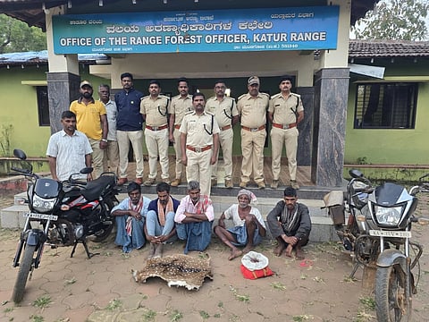 ಕಾಡು ಪ್ರಾಣಿ ಕೊಂದವರನ್ನು ಅರಣ್ಯಾಧಿಕಾರಿಗಳು ಬಂಧಿಸಿದರು.