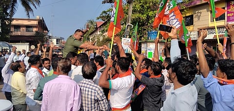 ಬಿಜೆಪಿ ಕಾರ್ಯಕರ್ತರು ಸಂಭ್ರಮಾಚರಣೆ ಮಾಡಿದರು