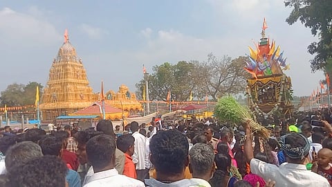 ಹನಗೋಡು ಸಮೀಪದ ದೊಡ್ಡ ಹೆಜ್ಜೂರಿನಲ್ಲಿ ನಡೆದ ಆಂಜನೇಯ ಸ್ವಾಮಿ ರಥೋತ್ಸವ. 3ಮತ್ತು4- ಹನಗೋಡು ಸಮೀಪದ ದೊಡ್ಡ ಹೆಜ್ಜೂರಿನಲ್ಲಿ ನಡೆದ ಜಾತ್ರಾ ಮಹೋತ್ಸವದಲ್ಲಿ ಸಿಹಿ ತಿಂಡಿ ಅಂಗಡಿಗಳು ಕಳೆಗಟ್ಟಿದ್ದವು.