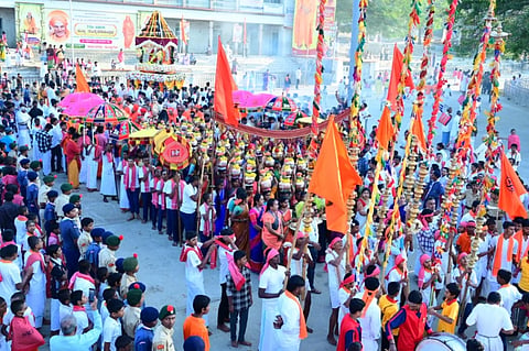 ಡಾ.ಶಿವಕುಮಾರಸ್ವಾಮೀಜಿ ಗದ್ದುಗೆಗೆ ಶ್ರೀಸಿದ್ಧಲಿಂಗಸ್ವಾಮೀಜಿ ನೇತೃತ್ವದಲ್ಲಿ ವಿಶೇಷ ಪೂಜೆ ವಿಶೇಷ ಪೂಜ 