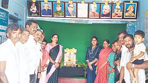 ಭೇರ್ಯ ಗ್ರಾಮ ಪಂಚಾಯಿತಿಯಲ್ಲಿ ಮಡಿವಾಳ ಮಾಚಿದೇವರ ಜಯಂತಿಯನ್ನು ಆಚರಿಸಲಾಯಿತು. ಗ್ರಾಪಂ ಅಧ್ಯಕ್ಷೆ ರೇಖಾ, ಪಿಡಿಒ ಮಮತಾ.ಹರೀಶ್ ಇತರರು.