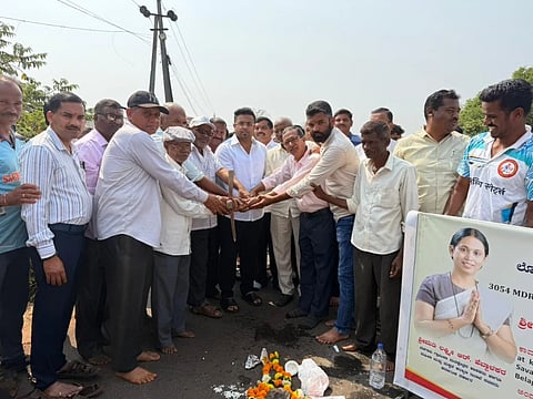 ಸೇತುವೆ ಕಾಮಗಾರಿಗೆ ಯುವ ಕಾಂಗ್ರೆಸ್ ಮುಖಂಡ ಮೃಣಾಲ್ ಹೆಬ್ಬಾಳಕರ್ ಹಾಗೂ ಸ್ಥಳೀಯ ಜನಪ್ರತಿನಿಧಿಗಳು ಸೇರಿ ಚಾಲನೆ ನೀಡಿದರು.