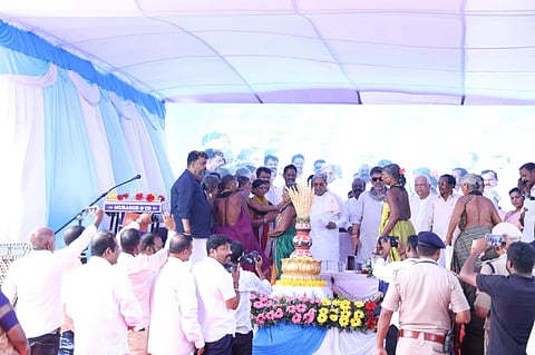 ಅಂಕೋಲಾ ಗಂಗಾವಳಿ ಸೇತುವೆಯನ್ನು ಸಿದ್ದರಾಮಯ್ಯ ಉದ್ಘಾಟಿಸಿದರು.