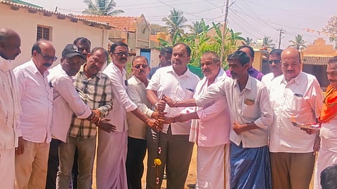 ಗುಂಡ್ಲುಪೇಟೆ: ಕ್ಷೇತ್ರದ ವ್ಯಾಪ್ತಿಯಲ್ಲಿ ಅನೇಕ ಅಭಿವೃದ್ಧಿ ಕಾಮಗಾರಿಗಳನ್ನು ಮಾಡಲಾಗುತ್ತಿದೆ. ಈ ನಡುವೆ ಗ್ರಾಮಾಂತರ ಪ್ರದೇಶಗಳಿಗೆ ಮೂಲಸೌಕರ್ಯ ಒದಗಿಸಲು ಮೊದಲ ಆದ್ಯತೆ ನೀಡಲಾಗುವುದು ಎಂದು ಶಾಸಕ ಎಚ್.ಎಂ.ಗಣೇಶ್ ಪ್ರಸಾದ್ ತಿಳಿಸಿದರು.