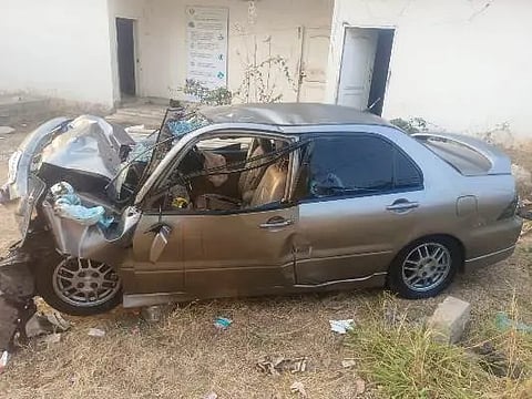 ಕಗ್ಗಲೀಪುರದ ಅಗರ ಬಳಿ ಅಪಘಾತಕ್ಕೆ ಒಳಗಾದ ಕಾರು.