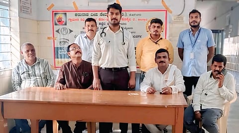  ಸಾಲಿಗ್ರಾಮದಲ್ಲಿ ಕಣ್ಣಿನ ತಪಾಸಣೆ ಕಾರ್ಯಕ್ರಮದಲ್ಲಿ ಡಾ.ಕೀರ್ತಿ ಮಾತನಾಡಿದರು. ಕೆ.ಟಿ.ಮೋಹನ್ ಕುಮಾರ್, ಕೆ.ಆರ್.ಶ್ಯಾಮಸುಂದರ್, ವಾಸು,  ನಟರಾಜ್ ಇತರರು ಇದ್ದರು.