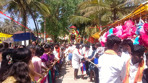ತಟ್ಟೆಕೆರೆಗೇಟ್‌ನಲ್ಲಿ ಆಂಜನೇಯಸ್ವಾಮಿ ರಥೋತ್ಸವ ವಿಜೃಂಭಣೆಯಿಂದ ಜರುಗಿತು.
