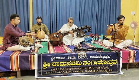  ರಾಮನಾಥಪುರ ಶ್ರೀ ಪಟ್ಟಾಭಿರಾಮ ದೇವಾಲಯದಲ್ಲಿ ನಡೆದ 2ನೇ ದಿನದ ರಾಮನವಮಿ ಸಂಗಿತೋತ್ಸವ ಕಾರ್ಯಕ್ರಮದಲ್ಲಿ  ವಿದ್ಯಾನ್ ಬಾಲಕೃಷ್ಣ ವಿ.ವಂಶಿಧರ್ ವೀಣಾವಾದನ ನಡೆಸಿಕೊಟ್ಟರು.
