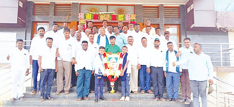 ಅರಸೀಕೆರೆ  ನಗರದ ಸಿಂಧು ಭವನದಲ್ಲಿ ಡಾ.ಬಾಬು ಜಗಜೀವನ್ ರಾಮ್ ಅವರ 119ನೇ ಜಯಂತಿ ಹಮ್ಮಿಕೊಳ್ಳಲಾಗಿತ್ತು. ಶಿವಮೂರ್ತಿ, ಮಂಜುನಾಥ್, ಕರಿಯಪ್ಪ, ವೆಂಕಟೇಶ್, ರಂಗನಾಥ್ ಇತರರಿದ್ದರು. 