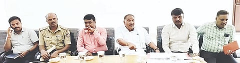 ತಾಲೂಕು ಕಚೇರಿ ಆವರಣದಲ್ಲಿರುವ ಕಂದಾಯ ಭವನದಲ್ಲಿ ಇತ್ತೀಚೆಗೆ ಕರೆಯಲಾಗಿದ್ದ ಡಾ.ಬಿ.ಆರ್. ಅಂಬೇಡ್ಕರ್ ಹಾಗೂ ಡಾ. ಬಾಬು ಜಗಜೀವನ ರಾಮ್ ಜಯಂತಿ ಆಚರಣೆ ಪೂರ್ವಭಾವಿ ಸಭೆ.