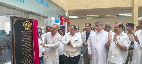 ಗುಂಡ್ಲುಪೇಟೆ ತಾಲೂಕಿನ ಗರಗನಹಳ್ಳಿ ಸಮೀಪ ನೂತನ ನರ್ಸಿಂಗ್ ಕಾಲೇಜನ್ನು ದಿನೇಶ್ ಗುಂಡೂರಾವ್ ಉದ್ಘಾಟಿಸಿದರು. ಎಚ್.ಎಂ.ಗಣೇಶ್‌ಪ್ರಸಾದ್, ಜೋಸೆಫ್ ಪಾಂಡ್ಲೆ, ಶ್ರೀಕಾಂತ್ ಪುಲಾರಿ, ಲೋಕೇಶ್, ಶಿವನಾಗಪ್ಪ ಇದ್ದರು.