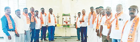  ಅರಸೀಕೆರೆ  ನಗರದ ಸಿಂಧು ಭವನದಲ್ಲಿ ಮಾದಿಗ ಸಮುದಾಯದ ಮುಖಂಡರು ಬಸವ ಜಯಂತಿ ಆಚರಿಸುವ ಮೂಲಕ ಒಳ ಮೀಸಲಾತಿ ಜಾರಿಗೆ ಹಕ್ಕೊತ್ತಾಯ ಮಂಡಿಸಿದರು. ಶಿವಮೂರ್ತಿ, ಮಂಜುನಾಥ್, ಜಯಕುಮಾರ್, ಕರಿಯಪ್ಪ, ಚಂದ್ರಪ್ಪ ಇದ್ದರು.