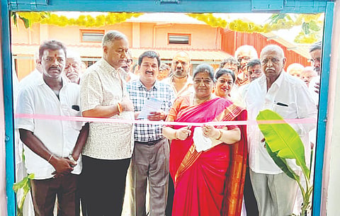 ಎಚ್.ಡಿ.ಕೋಟೆ ತಾಲೂಕಿನ ಮಗ್ಗೆ ಗ್ರಾಮದಲ್ಲಿ ಶ್ರೀ ಬಾಣೇಶ್ವರಸ್ವಾಮಿ ಸಮುದಾಯ ಭವನವನ್ನು ಭಾಗ್ಯಲಕ್ಷ್ಮೀ ವಿ.ಶ್ರೀನಿವಾಸಪ್ರಸಾದ್ ಉದ್ಘಾಟಿಸಿದರು.