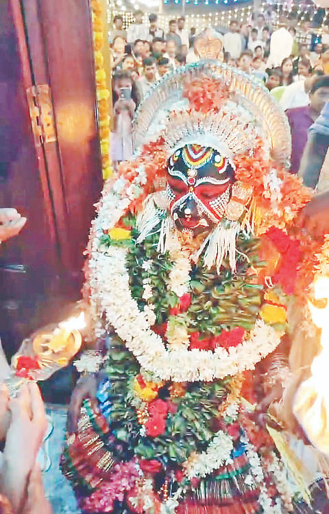 ಬೇಲೂರು ತಾಲೂಕಿನ ಸೋಂಪುರ ಗ್ರಾಮದಲ್ಲಿ ಆಯೋಜಿಸಿದ್ದ ಶ್ರೀಮಂತ್ರ ದೇವತೆ ದೈವದ ವಾರ್ಷಿಕ ಸಿರಿ ಸಿಂಗಾರ ಕೋಲ ಮಹೋತ್ಸವ ಅದ್ದೂರಿಯಾಗಿ ಜರುಗಿತು.