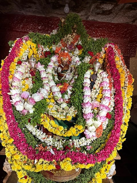 ಕೆ.ಆರ್.ಪೇಟೆ ತಾಲೂಕಿನ ಅಕ್ಕಿಹೆಬ್ಬಾಳು ಗ್ರಾಮದಲ್ಲಿ ಶ್ರೀ ಲಕ್ಷ್ಮೀನರಸಿಂಹ ಸ್ವಾಮಿ ದೇವರ ಸೌರಮಾನ ನರಸಿಂಹ ಜಯಂತಿ ಅಂಗವಾಗಿ ದೇವರಿಗೆ ಪುಷ್ಪಾಲಂಕಾರ  ಮಾಡಲಾಗಿತ್ತು.