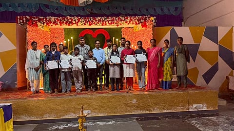  ಎಚ್.ಡಿ.ಕೋಟೆ ಒಲಿಂಪಿಯಾಡ್ 6.0 ಪರೀಕ್ಷೆಯಲ್ಲಿ ಎಚ್.ಡಿ.ಕೋಟೆ ಹಾಗೂ ಸರಗೂರು ತಾಲೂಕಿನಲ್ಲಿ ಉತ್ತೀರ್ಣರಾದ ವಿದ್ಯಾರ್ಥಿಗಳನ್ನು ಸನ್ಮಾನಿಸಲಾಯಿತು. ಯೋಗೇಶ್, ವಿಜಯ್‌ಕುಮಾರ್ ನಾಗನಾಳ, ವೇಣುಗೋಪಾಲ್, ವಿವೇಕ್. ಬಿ.ಎಂ.ದೇವರಾಜ್ ಇತರರಿದ್ದರು.