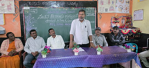 ಆಲೂರು ತಾಲೂಕಿನ ಕಾಡ್ಲೂರು ಸರ್ಕಾರಿ ಹಿರಿಯ ಪ್ರಾಥಮಿಕ ಶಾಲೆಯಲ್ಲಿ ನೂತನ ಶೌಚಗೃಹವನ್ನು ಶಾಸಕ ಸಿಮೆಂಟ್ ಮಂಜು ಉದ್ಘಾಟಿಸಿ ಮಾತನಾಡಿದರು. ಕೃಷ್ಣೇಗೌಡ, ಮಂಜುಳಾ, ಮೈಮುನಾ, ಮಣಿ ಮತ್ತಿತರರಿದ್ದರು.