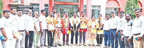 ಎಚ್.ಡಿ.ಕೋಟೆ ತಾಲೂಕು ವಕೀಲರ ಸಂಘದ ನೂತನ ಅಧ್ಯಕ್ಷರಾಗಿ ಆಯ್ಕೆಯಾದ ಆರ್.ನಾಗೇಶ್ ಹಾಗೂ ಪದಾಧಿಕಾರಿಗಳನ್ನು ಸನ್ಮಾನಿಸಲಾಯಿತು.