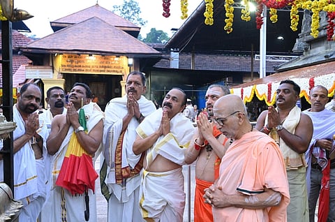 ಕೊಲ್ಲೂರು ಶ್ರೀ ಮೂಕಾಂಬಿಕಾ ದೇವಸ್ಥಾನಕ್ಕೆ ಕೇರಳ ಮುಖ್ಯಮಂತ್ರಿ ಸತೀಶನ್ ಭೇಟಿ ನೀಡಿ ದೇವರ ದರ್ಶನ ಪಡೆದರು