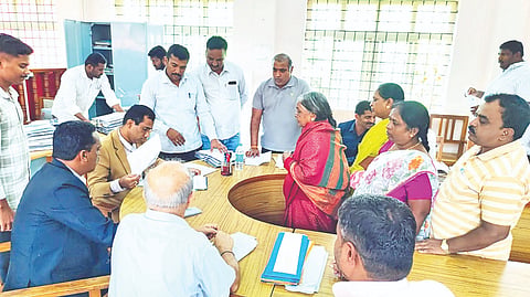 ಅರಕಲಗೂಡು ನ್ಯಾಯಾಲಯ ಆವರಣದಲ್ಲಿ ರಾಷ್ಟ್ರೀಯ ಲೋಕ್ ಅದಾಲತ್ ನಡೆಯಿತು.