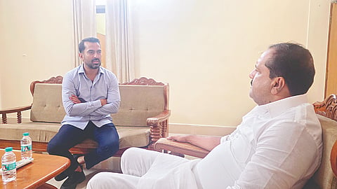 ಸೋಮವಾರಪೇಟೆ ಮತ್ತು ಕುಶಾಲನಗರ ಸರ್ಕಾರಿ ಆಸ್ಪತ್ರೆ ಅಭಿವೃದ್ಧಿ ಸಂಬಂಧ ಸಚಿವ ಯು.ಟಿ .ಖಾದರ್ ಅವರೊಂದಿಗೆ  ಶಾಸಕ ಡಾ.ಮಂತರ್‌ಗೌಡ ಚರ್ಚೆ ನಡೆಸಿದರು.
