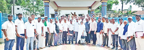 ದೆಹಲಿಯಲ್ಲಿ ನೀಟ್ ಪರೀಕ್ಷೆಯಿಂದ ಮನನೊಂದು ಆತ್ಮಹತ್ಯೆ ಮಾಡಿಕೊಂಡ ವಿದ್ಯಾರ್ಥಿಗಳಿಗೆ ಎಚ್.ಡಿ.ಕೋಟೆ ಪಟ್ಟಣದ ಡಾ.ಅಂಬೇಡ್ಕರ್ ಭವನದ ಆವರಣದಲ್ಲಿ  ಶ್ರದ್ಧಾಂಜಲಿ ಅರ್ಪಿಸಲಾಯಿತು. ಬೆಟ್ಟಯ್ಯ ಕೋಟೆ, ಚಾ.ನಂಜುಂಡಮೂರ್ತಿ, ಜೀವಿಕ ಬಸವರಾಜ್, ಬಿ.ಉಮೇಶ್ ನೂರಲಕುಪ್ಪೆ, ಬೆಟ್ಟಸ್ವಾಮಿ ಇತರರು ಇದ್ದರು.