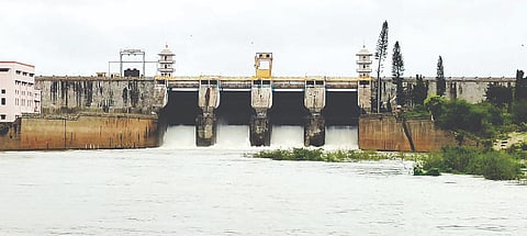  ಕಬಿನಿ ಜಲಾಶಯದಿಂದ 12 ಸಾವಿರ ಕ್ಯೂಸೆಕ್ ನೀರು ಬಿಡುಗಡೆ ಮಾಡಲಾಗಿದೆ.