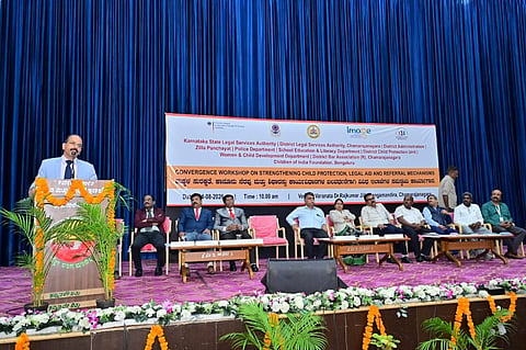 ನಗರದ ವರನಟ ಡಾ. ರಾಜ್ ಕುಮಾರ್ ಜಿಲ್ಲಾ ರಂಗಮಂದಿರದಲ್ಲಿ ರಾಜ್ಯ ಹಾಗೂ ಜಿಲ್ಲಾ ಕಾನೂನು ಸೇವೆಗಳ ಪ್ರಾಧಿಕಾರ, ಜಿಲ್ಲಾಡಳಿತ, ಜಿಲ್ಲಾ ಪಂಚಾಯತ್, ಪೊಲೀಸ್ ಇಲಾಖೆ, ಶಾಲಾ ಶಿಕ್ಷಣ ಇಲಾಖೆ, ಮಹಿಳಾ ಮತ್ತು ಮಕ್ಕಳ ಅಭಿವೃದ್ಧಿ ಇಲಾಖೆ, ಜಿಲ್ಲಾ ಮಕ್ಕಳ ರಕ್ಷಣಾ ಘಟಕ, ಜಿಲ್ಲಾ ವಕೀಲರ ಸಂಘ ಹಾಗೂ ಭಾರತೀಯ ಮಕ್ಕಳ ಪ್ರತಿಷ್ಠಾನ ಇವರ ಸಹಯೋಗದಲ್ಲಿ ಹಮ್ಮಿಕೊಳ್ಳಲಾಗಿದ್ದ ಮಕ್ಕಳ ಸುರಕ್ಷತೆ, ಕಾನೂನು ನೆರವು ಮತ್ತು ಶಿಫಾರಸ್ಸು ಕಾರ್ಯವಿಧಾನಗಳ ಬಲವರ್ಧನೆಗಾಗಿ ವಿವಿಧ ಇಲಾಖೆಗಳ ಜಿಲ್ಲಾಮಟ್ಟದ ಸಮನ್ವಯ ಕಾರ್ಯಾಗಾರವನ್ನು ಉದ್ಘಾಟಿಸಿ ಅವರು ಮಾತನಾಡಿದರು.