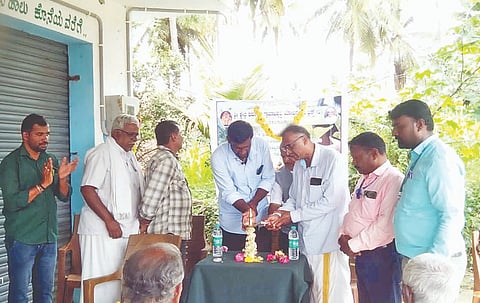 ಅರಕಲಗೂಡು ತಾಲೂಕಿನ ಅಗ್ರಹಾರ ಗ್ರಾಮದಲ್ಲಿ ಆಯೋಜಿಸಿದ್ದ ಕೃಷಿ ತರಬೇತಿ ಕಾರ್ಯಕ್ರಮವನ್ನು ಗ್ರಾಪಂ ಮಾಜಿ ಅಧ್ಯಕ್ಷ ಪ್ರಸನ್ನ ಉದ್ಘಾಟಿಸಿದರು. ಬಾಬು, ಯೋಗೆಶ್, ವೀರಪ್ಪ, ಸುನಿಲ್ ಕುಮಾರ್ ಇತರರಿದ್ದರು.