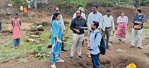 ಗುಂಡ್ಲುಪೇಟೆ ತಾಲ್ಲೂಕಿನ ತೆರಕಣಾಂಬಿ, ಕೊಡಸೋಗೆ ಮತ್ತು ಬೊಮ್ಮಲಾಪುರ ಗ್ರಾಮ ಪಂಚಾಯಿತಿಗಳ ವ್ಯಾಪ್ತಿಯಲ್ಲಿ  ಕೈಗೊಂಡಿರುವ ಕೆರೆ-ಕಟ್ಟೆ ಹಾಗೂ ಕಾಲುವೆ ಅಭಿವೃದ್ಧಿ ಕಾಮಗಾರಿ ಸ್ಥಳಕ್ಕೆ ಇಂದು ಭೇಟಿ ನೀಡಿ ಕಾಮಗಾರಿ ಪರಿಶೀಲಿಸಿ ಅವರು ಕೂಲಿ ಕಾರ್ಮಿಕರೊಂದಿಗೆ ಮಾತನಾಡಿದರು.