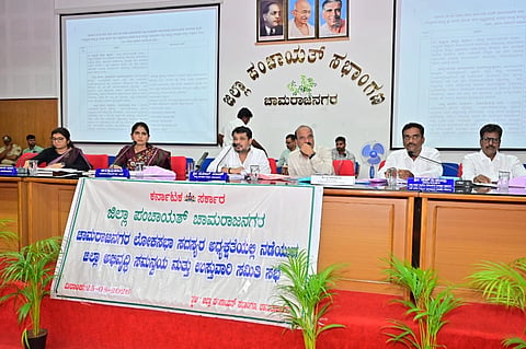 ನಗರದ ಜಿಲ್ಲಾ ಪಂಚಾಯತಿ ಸಭಾಂಗಣದಲ್ಲಿ ಕೇಂದ್ರ ಪುರಸ್ಕೃತ ಯೋಜನೆಗಳ ಜಿಲ್ಲಾಮಟ್ಟದ ಜಿಲ್ಲಾ ಅಭಿವೃದ್ಧಿ ಸಮನ್ವಯ ಹಾಗೂ ಉಸ್ತುವಾರಿ ಸಮಿತಿ ಸಭೆಯ ಅಧ್ಯಕ್ಷತೆ ವಹಿಸಿ ಅವರು ಮಾತನಾಡಿದರು.
