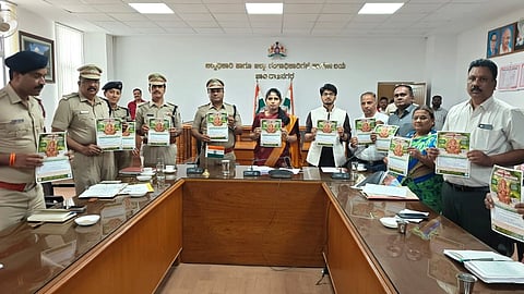 ನಗರದ ಜಿಲ್ಲಾಧಿಕಾರಿ ಕಚೇರಿ ಸಭಾಂಗಣದಲ್ಲಿಂದು 2026ನೇ ಗೌರಿ-ಗಣೇಶೋತ್ಸವ ಸಂಬಂಧ ಗಣೇಶಮೂರ್ತಿ ಪ್ರತಿಷ್ಠಾಪನೆ ಹಾಗೂ ವಿಸರ್ಜನೆ ಕುರಿತ ಸಭೆಯ ಅಧ್ಯಕ್ಷತೆ ವಹಿಸಿ ಅವರು ಮಾತನಾಡಿದರು. 