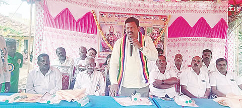 ಹನಗೋಡು ಹೋಬಳಿಯ ಹುಣಸೇಗಾಲದಲ್ಲಿ ವಿಶ್ವಕರ್ಮ ಜಯಂತ್ಯುತ್ಸವ ಕಾರ್ಯಕ್ರಮವನ್ನು ಮಾಜಿ ಶಾಸಕ ಎಚ್.ಮಂಜುನಾಥ್ ಉದ್ಘಾಟಿಸಿದರು. ತಮ್ಮೇಗೌಡ, ಡಾ.ಲೋಹಿತ್, ಕುಮಾರ್ ಚಂದ್ರಶೇಖರ ಸುರೇಶ್ ಇದ್ದರು.