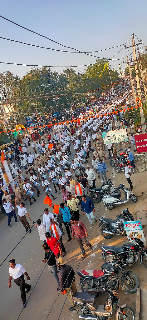 ಚಿತ್ತಾಪುರದಲ್ಲಿ ಸಂಘದ ಪಥಸಂಚಲನ