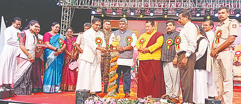 ಕೊಪ್ಪ ಭಾರತ ಮಾತಾ ವಿದ್ಯಾ ಸಂಸ್ಥೆಯ 50ನೇ ವಾರ್ಷಿಕೋತ್ಸವವನ್ನು ನಿತಿನ್ ಕೆ.ವೆಂಕಟೇಶ್ ಉದ್ಘಾಟಿಸಿದರು. ಆಗಸ್ಟಿನ್, ಸಿಟಿಕರ್ ಪೌಲ್, ರಾಯ್, ಗೀತಾ ಇತರರು ಇದ್ದರು.