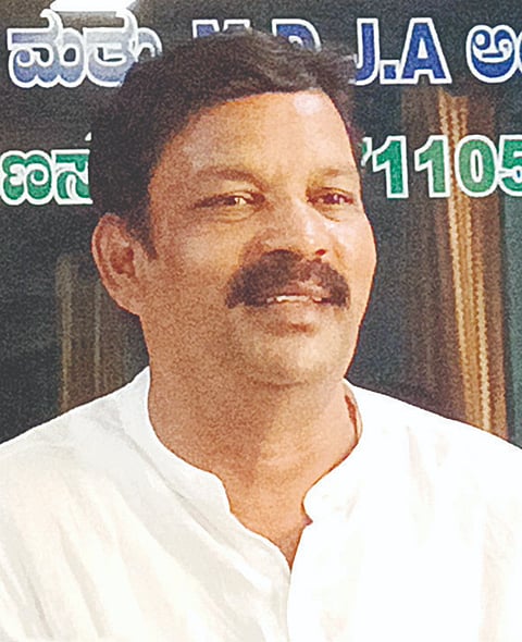 ಅರಕಲವಾಡಿ ನಾಗೇಂದ್ರ.
