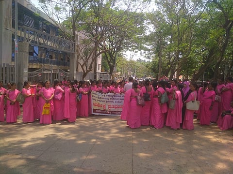 ಜಿಲ್ಲಾಧಿಕಾರಿ ಕಚೇರಿ ಎದುರು ಆಶಾ‌ ಕಾರ್ಯಕರ್ತೆಯರ ಪ್ರತಿಭಟನೆ
