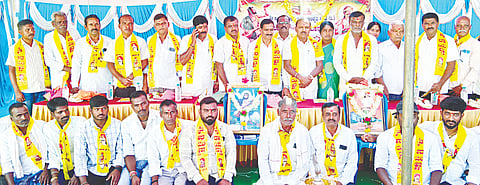 ಕಂಪಲಾಪುರ ಸಮೀಪದ ಕಲ್ಕೆರೆ ಗ್ರಾಮದಲ್ಲಿ ನೂತನ ಸಂಗೊಳ್ಳಿ ರಾಯಣ್ಣ ಕ್ಷೇಮಾಭಿವೃದ್ಧಿ ಸಂಘವನ್ನು ಗಣ್ಯರು ಉದ್ಘಾಟಿಸಿದರು. ಮೈಲ್ಯಾಕ್ ಅಧ್ಯಕ್ಷ ಎಚ್ ಡಿ ಗಣೇಶ್, ಸಂಘದ ಅಧ್ಯಕ್ಷ ಜಯಣ್ಣ, ಉಪಾಧ್ಯಕ್ಷ ಪಾಪಣ್ಣ, ನಾಗೇಂದ್ರ ರಂಗಸ್ವಾಮಿ, ಲಕ್ಷ್ಮಣ್ ಬಲರಾಮ್, ರೇವಣ್ಣ ಸೇರಿದಂತೆ ಸಂಘದ ಪದಾಧಿಕಾರಿಗಳು ಹಾಜರಿದ್ದರು.