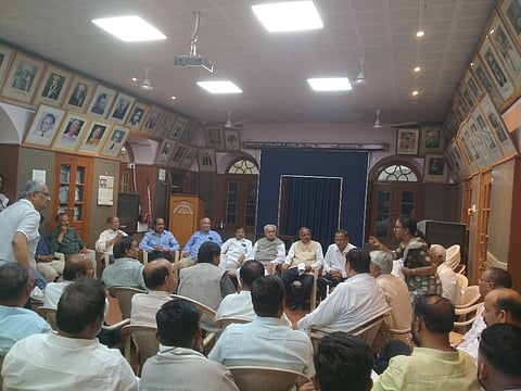ಕವಿವ ಸಂಘದಲ್ಲಿ ಧಾರವಾಡ ಪ್ರತ್ಯೇಕ ಪಾಲಿಕೆ ಹೋರಾಟಗಾರರ ಸಭೆ.