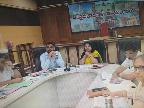 ಧಾರವಾಡ ಜಿಲ್ಲಾಧಿಕಾರಿ ಆರ್ ‌ ಸ್ನೇಹಲ್ ಸಭೆ