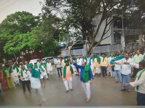 ರೈತ ಮುಖಂಡರಿಂದ ಪ್ರತಿಭಟನೆ