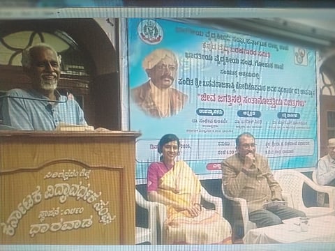 ದತ್ತಿ ಉಪನ್ಯಾಸದಲ್ಲಿ ಆರೋಗ್ಯ ತಜ್ಞ ಡಾ. ಸಂಜೀವ ಕುಲಕರ್ಣಿ ಮಾತನಾಡಿದರು.