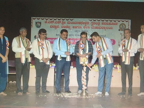 ಧಾರವಾಡ ಜೆಎಸ್ ಎಸ್ ನಲ್ಲಿ  ಸಾಂಸ್ಕೃತಿಕ ಹಾಗೂ ಕ್ರೀಡಾ ಚಟುವಟಿಕೆಗಳ ಉದ್ಘಾಟನಾ ಸಮಾರಂಭ ಉದ್ಘಾಟಿಸಲಾಯಿತು.. 