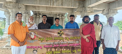 ಸುದ್ದಿಗೋಷ್ಠಿಯಲ್ಲಿ  ಶ್ರೀ ಕೃಪಾನಿಧಿ ಸ್ವಾಮೀಜಿ ಮಾತನಾಡಿದರು. ರಾಜಮೋಹನ ಸ್ವಾಮಿ, ಸ್ಥಳಿಯರಾದ ಸುದ್ದೇಕುಂಟೆ ಮೂರ್ತಿ, ಅರುಣ್​, ಕಶ್ಯಪ್​, ನಾರಾಯಣ್​, ತಿಮ್ಮಾರೆಡ್ಡಿ, ಶ್ರೀಹರಿ ಇತರರಿದ್ದರು.