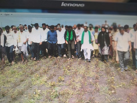 ಸಚಿವ ಸಂತೋಷ ಲಾಡ್​ ಧಾರವಾಡ ಹಾಗೂ ನವಲಗುಂದ ತಾಲೂಕಿನಲ್ಲಿ ಬೆಳೆಹಾನಿ ಪರಿಶೀಲಿಸಿದರು.