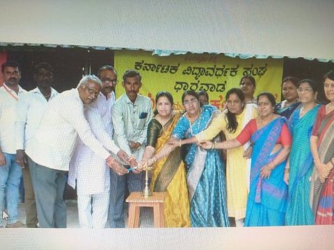 ವನಹಳ್ಳಿಯ ಸರ್ಕಾರಿ ಹಿರಿಯ ಪ್ರಾಥಮಿಕ ಶಾಲೆಯಲ್ಲಿ ಸ್ವಾತಂತ್ರ್ಯ ದಿನಾಚರಣೆಯ ಅಂಗವಾಗಿ ಶಾಲಾ ಮಕ್ಕಳಿಗಾಗಿ ಮಂಗಳವಾರ ಏರ್ಪಡಿಸಿದ್ದ ಸ್ವಾತಂತ್ರ್ಯ ಚಳುವಳಿಯ ಜಾಗೃತಿ ಕಾರ್ಯಕ್ರಮವನ್ನು ಗಣ್ಯರು ಉದ್ಘಾಟಿಸಿದರು.