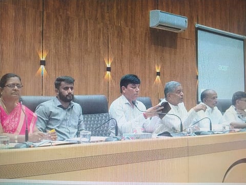 ಗ್ಯಾರಂಟಿ ಯೋಜನೆಗಳ ಜಿಲ್ಲಾಮಟ್ಟದ ಪ್ರಗತಿ ಪರಿಶೀಲನಾ ಸಭೆ