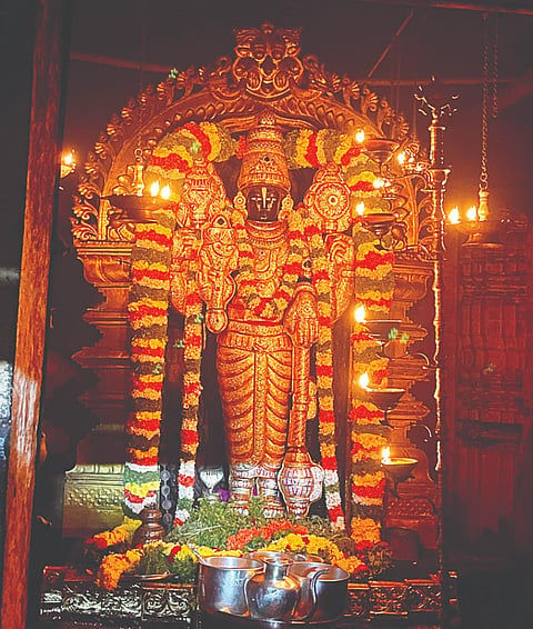  ನಾಗಮಂಗಲ ಪಟ್ಟಣದ ಶ್ರೀ ಸೌಮ್ಯಕೇಶವಸ್ವಾಮಿ ದೇವಾಲಯದಲ್ಲಿ ವೈಕುಂಠ ಏಕಾದಶಿ ಅಂಗವಾಗಿ ಅಲಂಕೃತಗೊಂಡಿದ್ದ ಶ್ರೀ ಸೌಮ್ಯಕೇಶವಸ್ವಾಮಿ ಮೂರ್ತಿ.