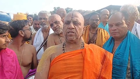 ಹಂಪಿಯಲ್ಲಿ ದೆಹಲಿ ಬಾಂಬ್ ಪ್ರಕರಣ ಖಂಡಿಸಿ ಶ್ರೀ ಸುಬುಧೇಂದ್ರ ತೀರ್ಥ ಸ್ವಾಮೀಜಿ ಮಾತನಾಡಿದರು